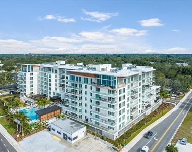 1020 Sunset Point Road - Photo Thumbnail 12