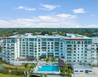 1020 Sunset Point Road - Photo Thumbnail 13
