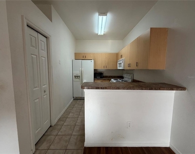 353 Port Pleasant Drive - Photo Thumbnail 2