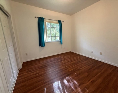 353 Port Pleasant Drive - Photo Thumbnail 5