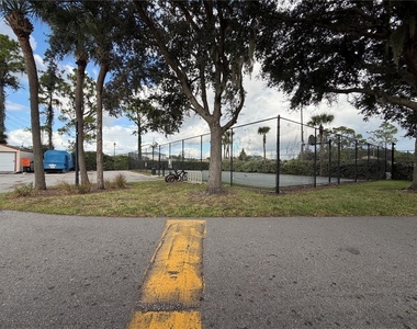 353 Port Pleasant Drive - Photo Thumbnail 12