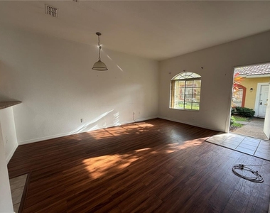 353 Port Pleasant Drive - Photo Thumbnail 4