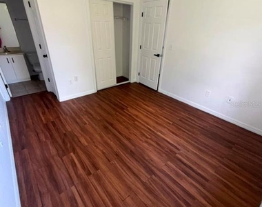 353 Port Pleasant Drive - Photo Thumbnail 6