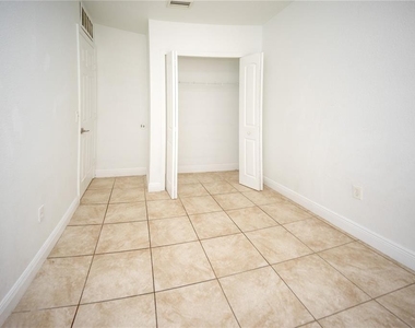 2814 Club Cortile Circle - Photo Thumbnail 5