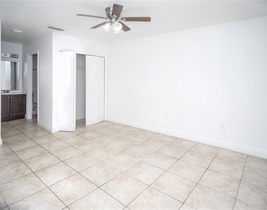 2814 Club Cortile Circle - Photo Thumbnail 9
