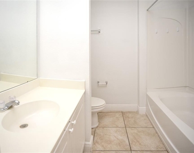 2814 Club Cortile Circle - Photo Thumbnail 8