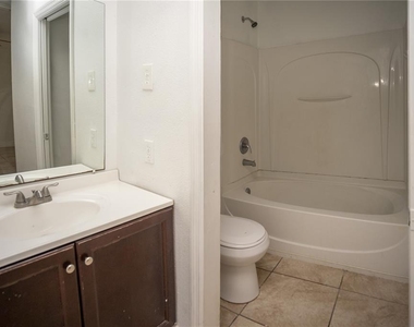 2814 Club Cortile Circle - Photo Thumbnail 10