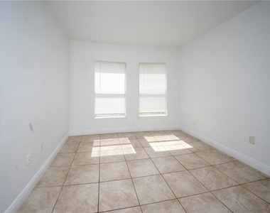 2814 Club Cortile Circle - Photo Thumbnail 6