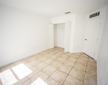 2814 Club Cortile Circle - Photo Thumbnail 7