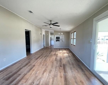 909 Orchid Street - Photo Thumbnail 4