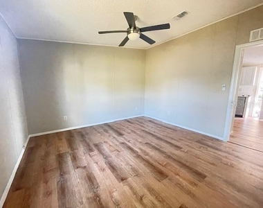 909 Orchid Street - Photo Thumbnail 16