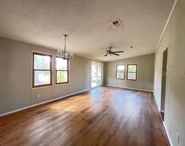 909 Orchid Street - Photo Thumbnail 5