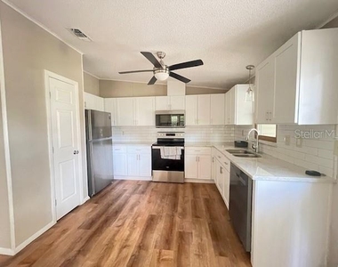 909 Orchid Street - Photo Thumbnail 9