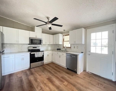 909 Orchid Street - Photo Thumbnail 8