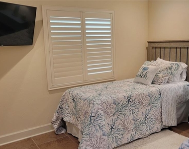 3932 Sunshine Avenue - Photo Thumbnail 14