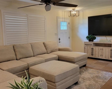 3932 Sunshine Avenue - Photo Thumbnail 7