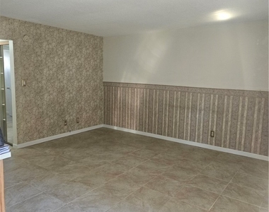 350 E Desert Inn Road - Photo Thumbnail 6