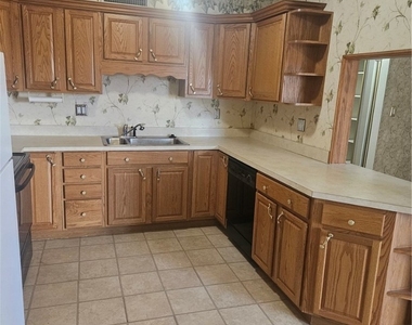 350 E Desert Inn Road - Photo Thumbnail 5