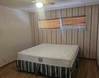 350 E Desert Inn Road - Photo Thumbnail 12