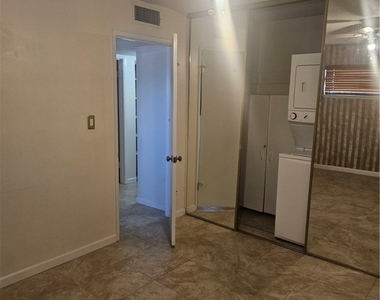 350 E Desert Inn Road - Photo Thumbnail 21