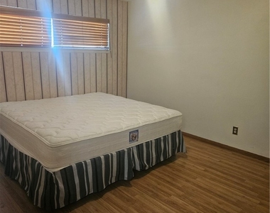 350 E Desert Inn Road - Photo Thumbnail 20