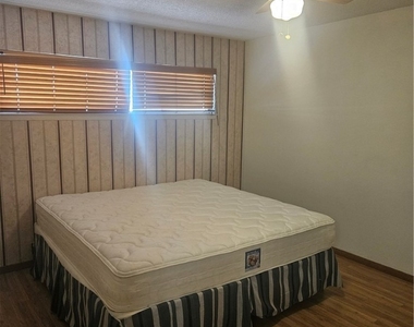 350 E Desert Inn Road - Photo Thumbnail 13