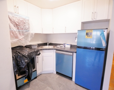 320 East 9th Street - Photo Thumbnail 5