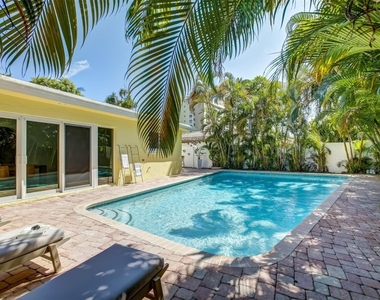 2600 N Riverside Drive - Photo Thumbnail 12