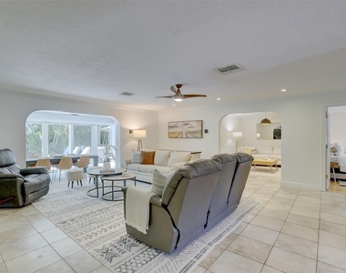2600 N Riverside Drive - Photo Thumbnail 8