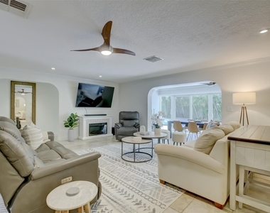 2600 N Riverside Drive - Photo Thumbnail 5