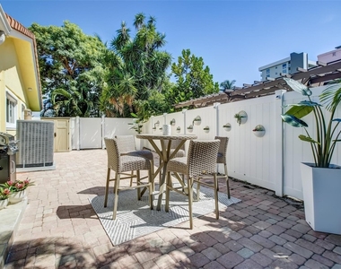2600 N Riverside Drive - Photo Thumbnail 11
