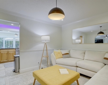 2600 N Riverside Drive - Photo Thumbnail 7