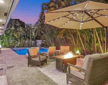 2600 N Riverside Drive - Photo Thumbnail 1