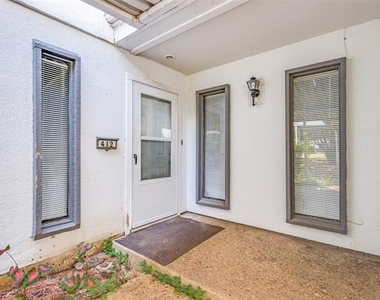 412 Hollyhill Lane - Photo Thumbnail 2