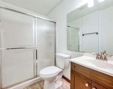 412 Hollyhill Lane - Photo Thumbnail 9