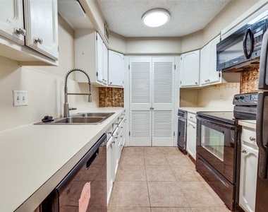 412 Hollyhill Lane - Photo Thumbnail 7