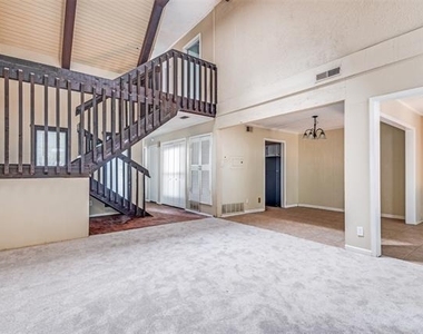 412 Hollyhill Lane - Photo Thumbnail 5