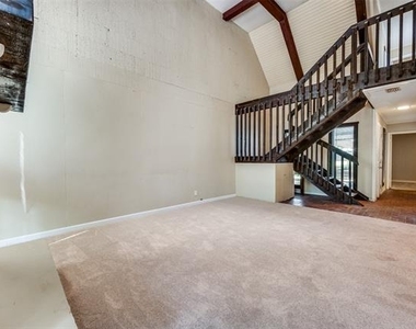 412 Hollyhill Lane - Photo Thumbnail 4