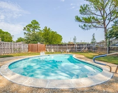 412 Hollyhill Lane - Photo Thumbnail 14