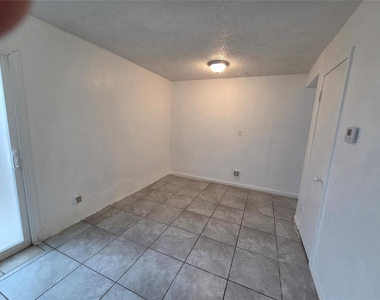 401 Se 12th Street - Photo Thumbnail 4