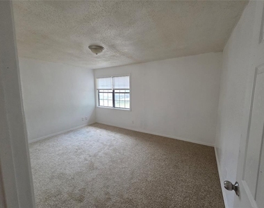 401 Se 12th Street - Photo Thumbnail 6