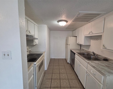 401 Se 12th Street - Photo Thumbnail 2