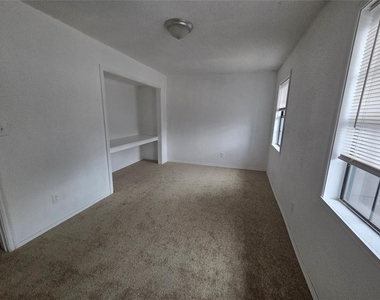 401 Se 12th Street - Photo Thumbnail 7