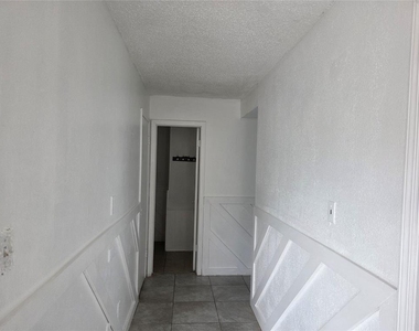 401 Se 12th Street - Photo Thumbnail 1