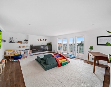 343 Emerald Bay - Photo Thumbnail 28