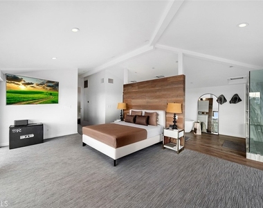 343 Emerald Bay - Photo Thumbnail 19