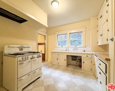 1123 Marion Avenue - Photo Thumbnail 11