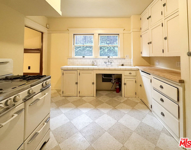 1123 Marion Avenue - Photo Thumbnail 10