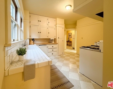 1123 Marion Avenue - Photo Thumbnail 8