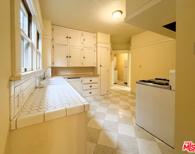 1123 Marion Avenue - Photo Thumbnail 9